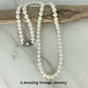 FIRST LADY Necklace