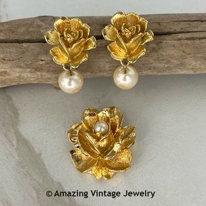 GOLD IN BLOOM Pin and Earrings Set