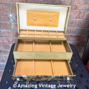 Hostess Jewelry Box by Mele for Sarah Coventry