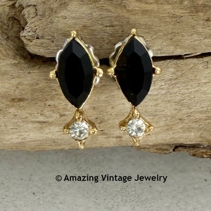 JET ELEGANCE Pierced Earrings in Box