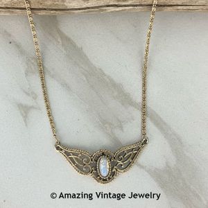 LOVELY LADY Necklace