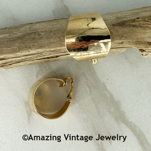 SHOWTIME Earrings - Goldtone - Pierced