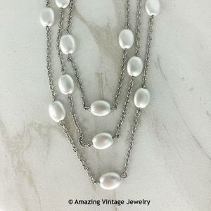 PEARLY WHITES Necklace