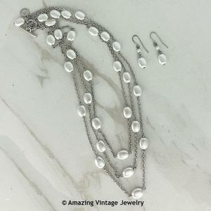 PEARLY WHITES Necklace & Earrings Set