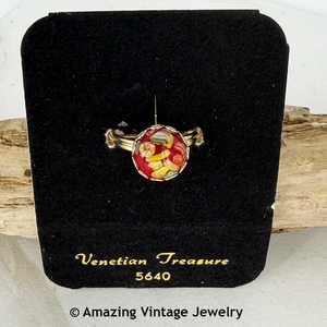 VENETIAN TREASURE Ring on the Card