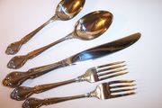 OUT OF STOCK International Lyon QUEEN'S FANCY 5-piece Place Setting MINT 