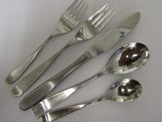 International SOPHISTICATE 5-piece Place Setting
