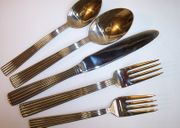 New Traditions RIBBED 5-piece Place Setting