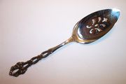 OUT OF STOCK Oneida Community CHANDELIER Pie / Cake Server