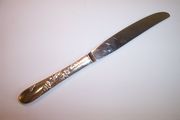 Oneida Community Tudor Plate BRIDAL WREATH Dinner Knife 9"