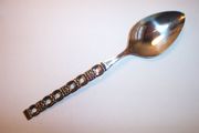OUT OF STOCK Oneida Deluxe APPLIQUE Tablespoon / Serving Spoon