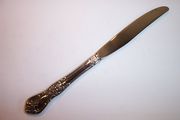 Oneida Distinction Deluxe KENNETT SQUARE Dinner Knife