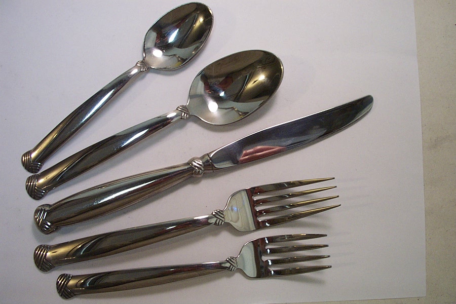 Oneida RATTAN 5piece Place Setting