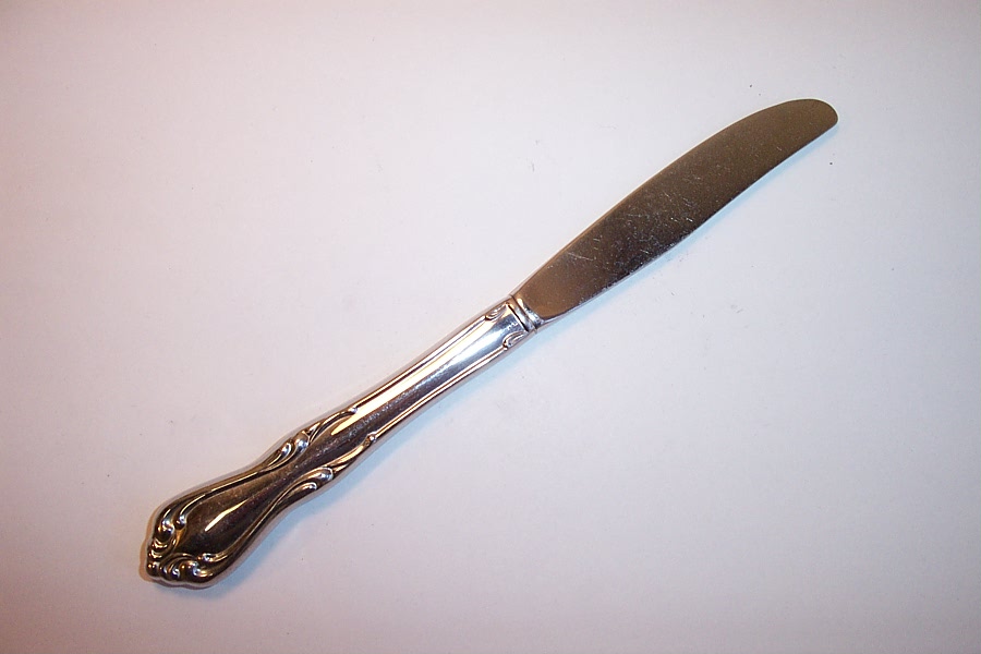 Oneida Wm A Rogers SUTTON PLACE / BAKER STREET Dinner Knife 8 5/8