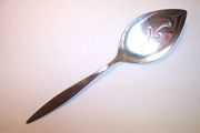 OUT OF STOCK Oneidacraft Deluxe WINTERSONG Pie / Cake Server 