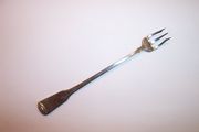 OUT OF STOCK Oneida Heirloom AMERICAN COLONIAL Cocktail Fork