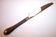 OUT OF STOCK Reed & Barton HAMMERED ANTIQUE Dinner Knife HH