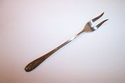 Rogers Bros 1847 DAFFODIL Pickle Serving Fork