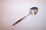 Rogers Bros 1847 GARLAND Pierced Sugar Sifting Spoon