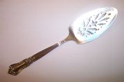 OUT OF STOCK Wm A Rogers VALLEY ROSE Cake / Pie Server