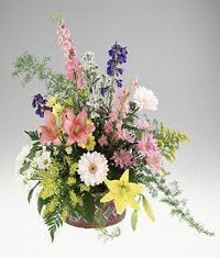 Basket design of mixed flowers.