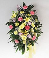 Traditional mixed arrangement on an easel.