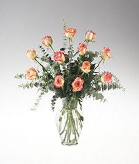 Twelve Konfetti roses in clear glass.