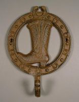 Circular Cast Ring Boot Tack Hook, Horseshoe Adorned