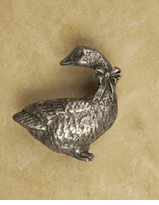 Goose Cabinet Knob/Pull In Pewter (Facing Left)