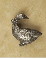 Goose Cabinet Knob/Pull In Pewter (Facing Right)