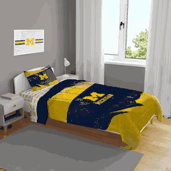 Michigan Wolverines Slanted Stripe 4 PC Twin Bed in a Bag