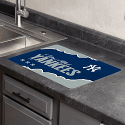 MLB New York Yankees Torn Small Mat 15�20 inches