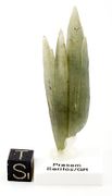 SOLD! Verkauft! Vente museum grade Prase cluster with tiny native iron rose