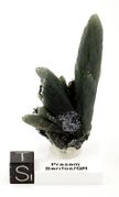 SOLD! Verkauft! top museum grade Prasem cluster with beautiful hematite rose