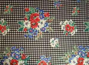 YO826437 Floral Houndstooth by Yoko Okamoto