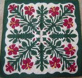 HIBISCUS Classic Quilted Wall Hanging. Hand Made Traditional Hawaiian Quilt. Tropical Island Wall Decor