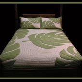 Monstera Ulu Nui Design  - Hawaiian Quilted Bedspread