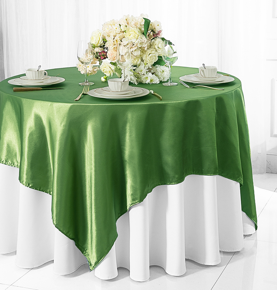 72 Satin Table Overlays Clover