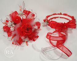 Small Bouquet for Presentation with Crown in Red.