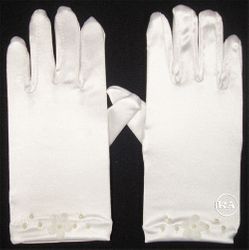 Pearly White First Communion Gloves Details: