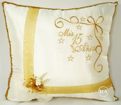 Kneeling Quinceanera Pillow Set