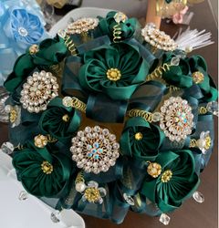 Bouquet Hunter Green with Gold for Quinceanera