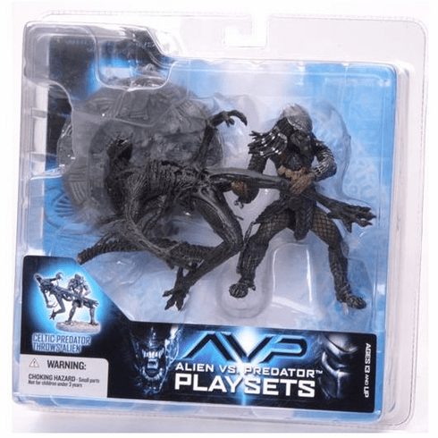 McFarlane Alien v Predator Celtic Predator Throws Alien Figure