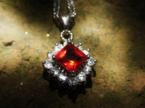 VOODOO BELLE'S INTOXICATING LOVE PENDANT