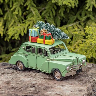 1940s Classic Style Car w/Christmas Tree & Gifts - Click to enlarge