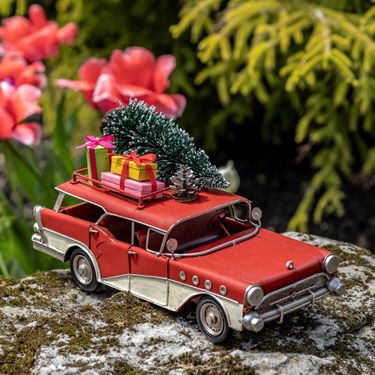 1940s Vintage Style Wagon w/Christmas Tree & Gifts - Click to enlarge