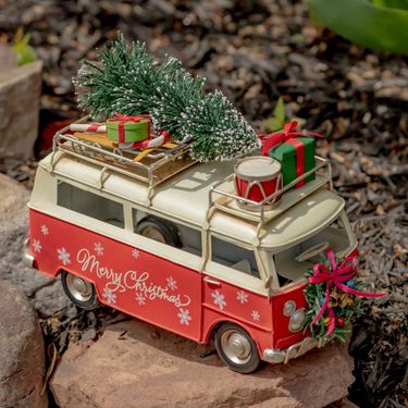 1970s Inspired Christmas Bus w/Wreath & Gifts - Click to enlarge