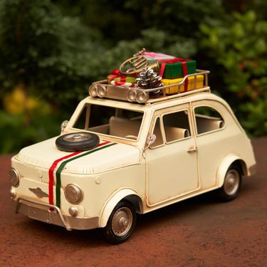 1980s Inspired Christmas Car w/Gifts - Click to enlarge