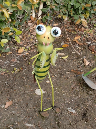 Baby Praying Mantis Metal Bug - Click to enlarge