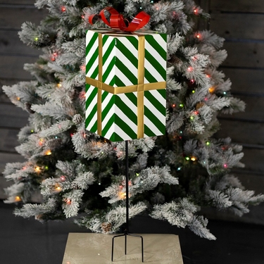 Green & White Metal Gift Box Garden Stake - Click to enlarge